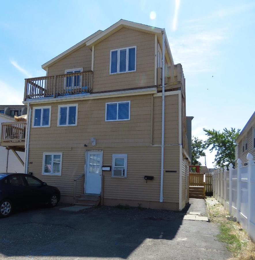 29Jonesaveaptc Hampton Exterior photo